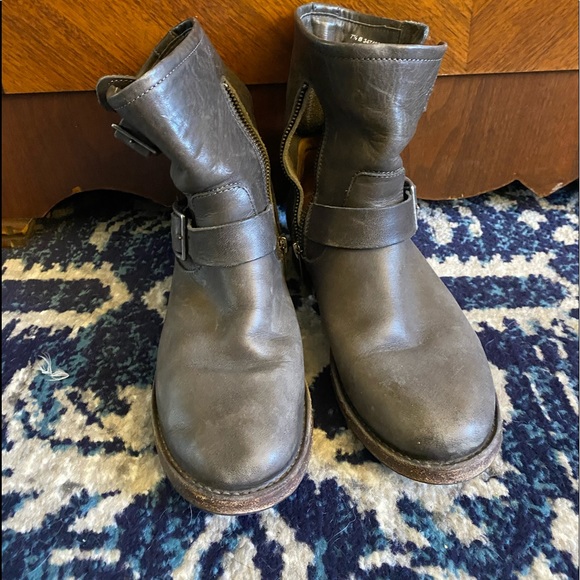 Frye Boots - Picture 4 of 9